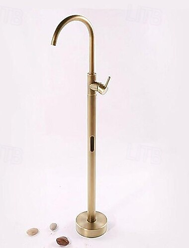  antikk badekarkran i messing frittstaaende, 360 svingbar tut gulvmontert badekar dusj paafyllingsbatterier, vintage frittstaaende kloefot badekar med varmt og kaldt vannslange