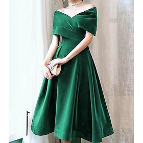 A-Line Cocktail Black Dress 1950s Dress Fall Wedding Guest Dress Knee Length Short Sleeve Off Shoulder Velvet With Pleats Pure Color 2024