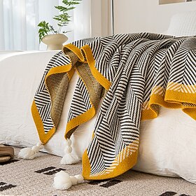 Nordic Style Woven Blanket Minimalist and Elegant Design with Soft Tassels Durable and Cozy Perfect for Beds, Sofas, or as a Decorative Throw Adds a Scandinavi