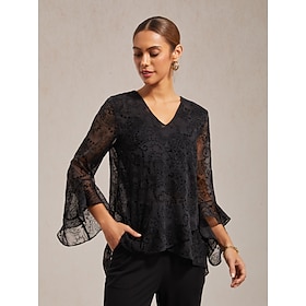 blouse transparente en mousseline floquée à col en V pour les fêtes et les vacances: retailer-supplied image