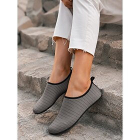 chaussures aquatiques confortables à enfiler pour hommes et femmes – chaussures de plage et de piscine légères, flexibles et antidérapantes