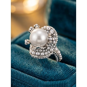 Women's Alloy Faux Pearl Statement Ring, Vintage Round Geometric Filigree Design with Pearl Accents, Elegant Retro Jewelry for Parties, Dinners Special Occasi