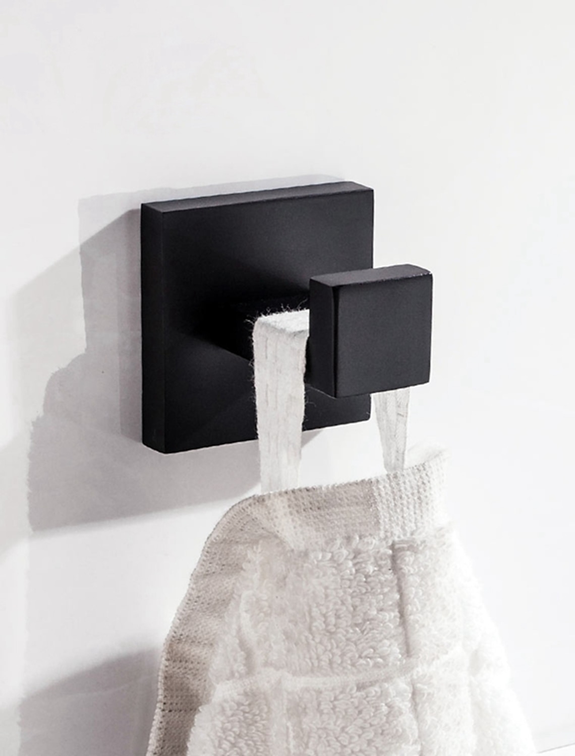 Полотенце черный матовый. Towel Holder inda Black Matt. Крючки для полотенец. Квадратный крючок для полотенец. Крючки для полотенец черные.