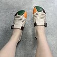 Dámské volnočasové boty širokého střihu z umělé kůže – pohodlné barefoot boty v barevných blokech, prodyšné výřezy, nastavitelný pásek s přezkou, ideální na procházky po zahradě, víkendové výlety i každodenní nošení