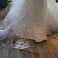 Svatební šaty na pláži oficiální svatební šaty balové šaty off-shoulder krajkový rukáv kaplová vlečka svatební šaty s knoflíky aplikace