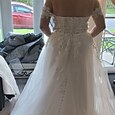 Svatební šaty na pláži oficiální svatební šaty balové šaty off-shoulder krajkový rukáv kaplová vlečka svatební šaty s knoflíky aplikace