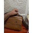 メンズフェイクレザークロスボディメッセンジャーバッグ - 仕事、旅行、またはカジュアルに使える複数のポケットを備えたヴィンテージスタイルのショルダーバッグ