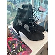 Botines de mujer negros con tacón de aguja y malla con cordones: elegantes tacones de punta abierta para fiestas y ropa de noche