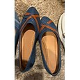 Ballerine da donna con incrocio in denim blu scuro e similpelle: scarpe da ballerina casual di ispirazione vintage, da indossare tutti i giorni e per il weekend