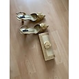 Set di scarpe con tacco a spillo dorato da donna e pochette abbinata - scarpe a punta in raso e strass per eventi formali e feste eleganti