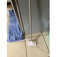 Trapeador de polvo desechable con 4 paños reutilizables, mango largo de 39", barredora húmeda y seca con cabezal de bloqueo &Paños de barrido para la limpieza de pisos multisuperficie