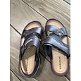 Sandalias casuales sin cordones para hombre en color marrón: diseño liviano con punta abierta, correas dobles y suela acolchada