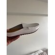 Mocasines blancos perforados sin cordones para hombre: zapatos casuales cómodos y transpirables para uso diario