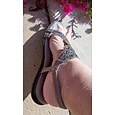 Sandalias con tira en T y diamantes de imitación plateados para mujer: chanclas planas de estilo bohemio para novias, ceremonias en la playa y vacaciones de verano.