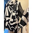 Blusa de mujer negra con estampado floral, mangas de gasa elástica, escote barco, informal, cómoda, para primavera, verano, otoño y vacaciones.