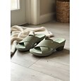 Sandales compensées à brides croisées et strass verts pour femme – mules confortables à enfiler avec semelle intérieure rembourrée et talons ouverts scintillants, idéales pour les vacances et les