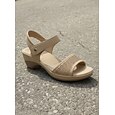 Sandales confortables pour femmes avec soutien de la voûte plantaire – chaussures respirantes à petit talon et perforées, bride ajustable et coussinées, idéales pour les garden-parties et les voyages.