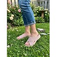 Sandales confortables à brides croisées roses pour femme – mules respirantes et légères en maille, semelle souple et rembourrée, chaussures d'été décontractées pour la maison, les voyages et la plage.