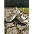 Sandales de marche vertes pour femmes avec soutien de la voûte plantaire – chaussures confortables, respirantes et perforées, avec bride velcro ajustable, sandales légères et rembourrées pour les