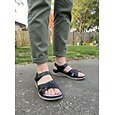 Sandales noires pour femmes avec soutien de la voûte plantaire – sandales minimalistes et confortables avec bride ajustable, chaussures légères et rembourrées pour un confort optimal toute la journée,