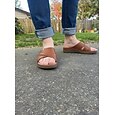Sandalias planas marrones con soporte para el arco del pie para mujer – sandalias sin cordones con tiras cruzadas irregulares, sandalias ligeras y acolchadas para mayor comodidad en interiores y para