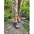 Sandalias planas marrones con soporte para el arco del pie para mujer – sandalias sin cordones con tiras cruzadas irregulares, sandalias ligeras y acolchadas para mayor comodidad en interiores y para