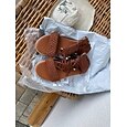 Sandales bohèmes marron à franges pour femmes - chaussures d'été plates tressées avec pompons perlés, sandales gladiateur bohèmes confortables pour les séjours en plein air, les vacances à la plage et