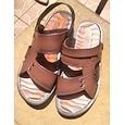 Sandalias marrones para hombre con tiras dobles y suela acolchada: calzado casual cómodo de verano para exteriores y uso diario