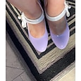 Damen-Pumps im Vintage-Stil der 1950er Jahre aus blauem Lackleder mit weißer Schleife und Perlendetail – Retro-Plateau-Pumps für Partys, Hochzeiten und Eleganz im Alltag
