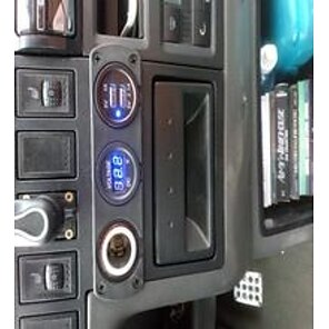 5V 4.2A 2.1A e 2.1A moto marine ATV e camper rosso Presa USB per auto caricabatteria per auto adatto per auto presa accendisigari USB impermeabile a tenda a due fori 