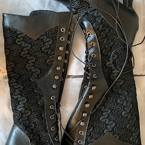 White Women's Victorian-Style Lace-Up Boots with Lace Details and Mid Heels for Elegant and Vintage Wear