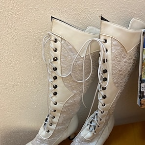 White Women's Victorian-Style Lace-Up Boots with Lace Details and Mid Heels for Elegant and Vintage Wear