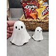 Figurine fantôme mignonne d'Halloween - Statue fantôme effrayante en résine avec doigt d'honneur, décoration fantôme mignonne pour décorations d'Halloween, porche et décoration intérieure effrayante pour la maison 10x10x10cm